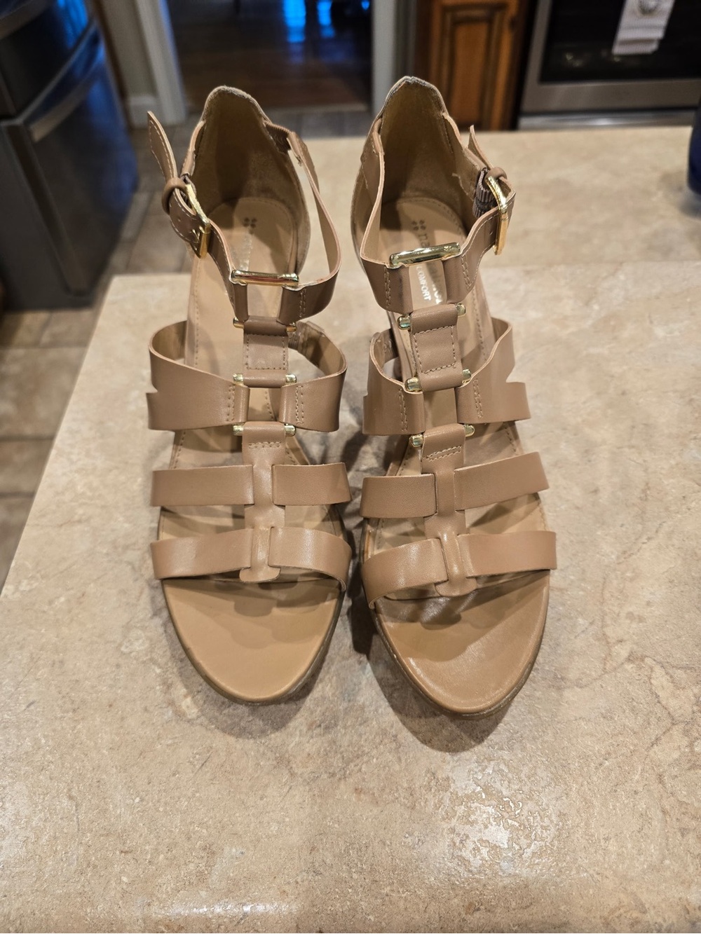 Naturalizer Tan Strappy Gladiator Sandals